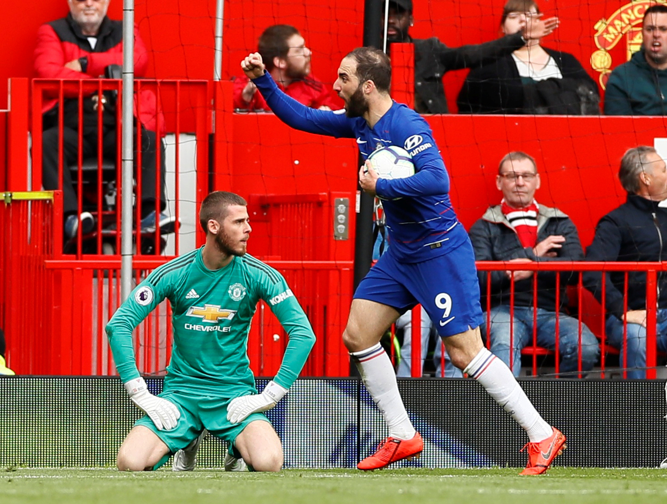 2019-04-28T161745Z_1930260828_RC179AE84800_RTRMADP_3_SOCCER-ENGLAND-MUN-CHE