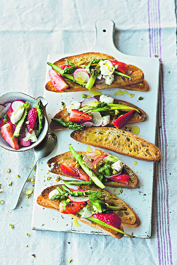 239087-306910-chiabatta_s_povrcem_i_jagodama