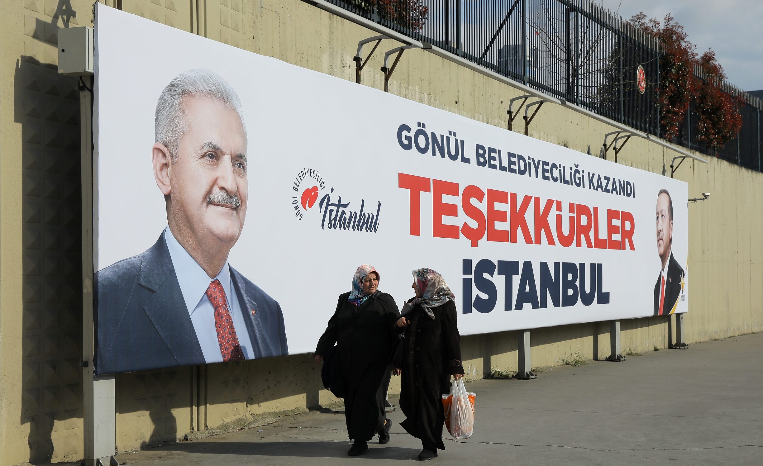2019-04-01T151821Z_1701017553_RC1E4DE56D00_RTRMADP_3_TURKEY-ELECTION-ISTANBUL