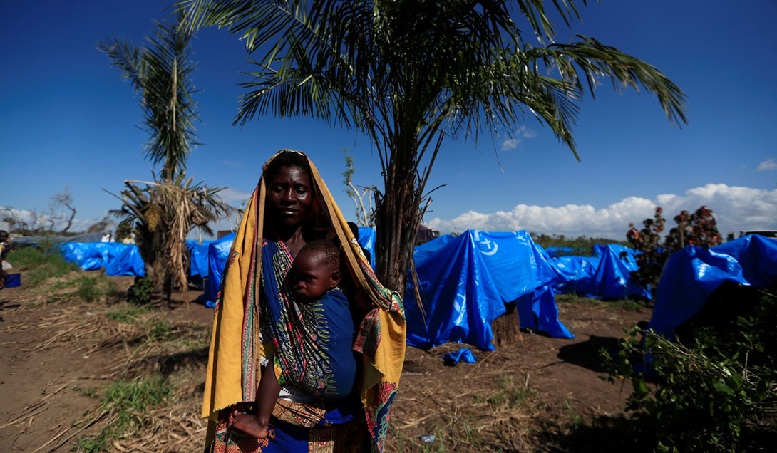 Žena u kampu za ljude koji su ostali bez doma nakon ciklona Idai u Mozambiku
