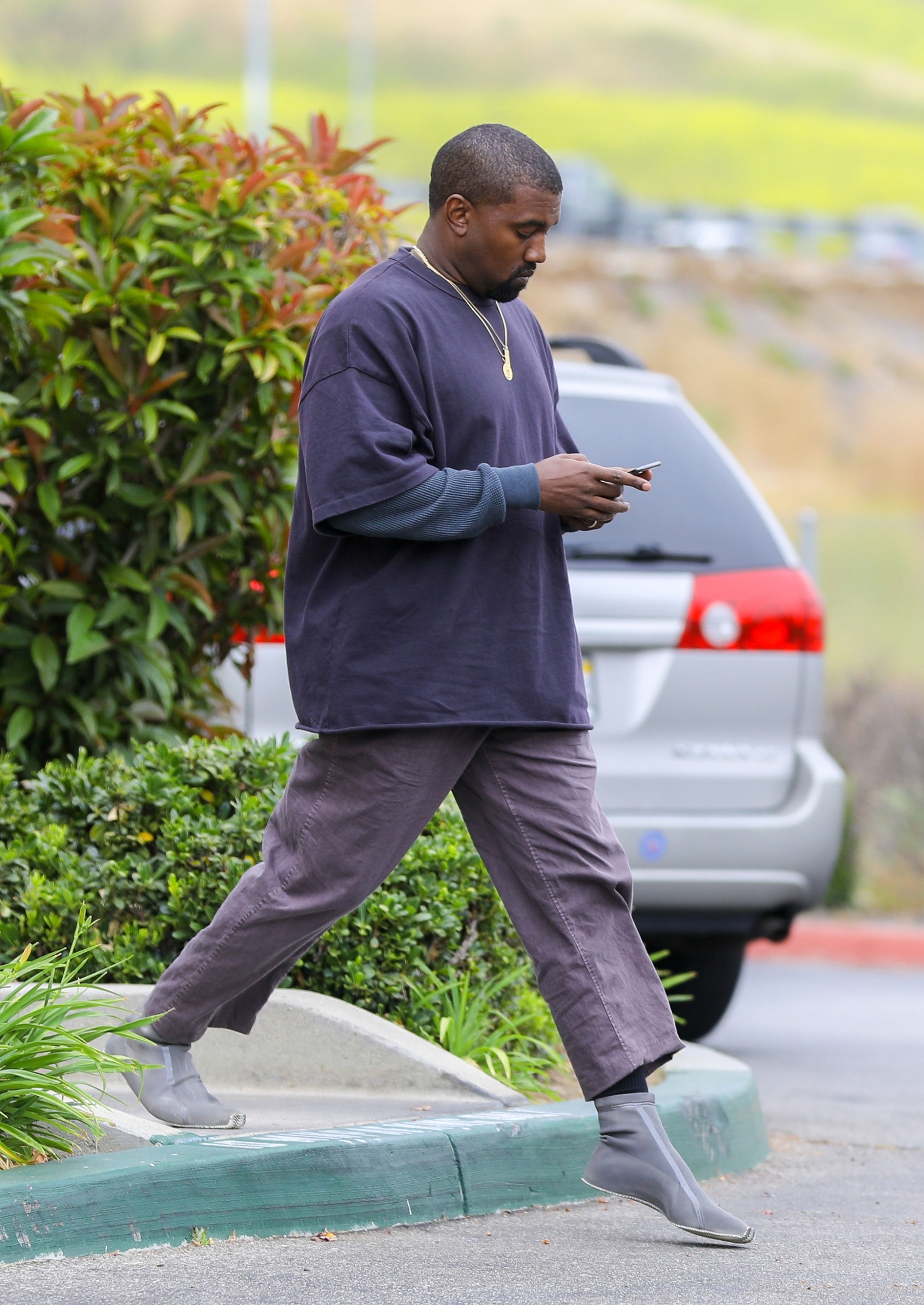 x17_kanye_west_shoe_sock_exc_042819_020