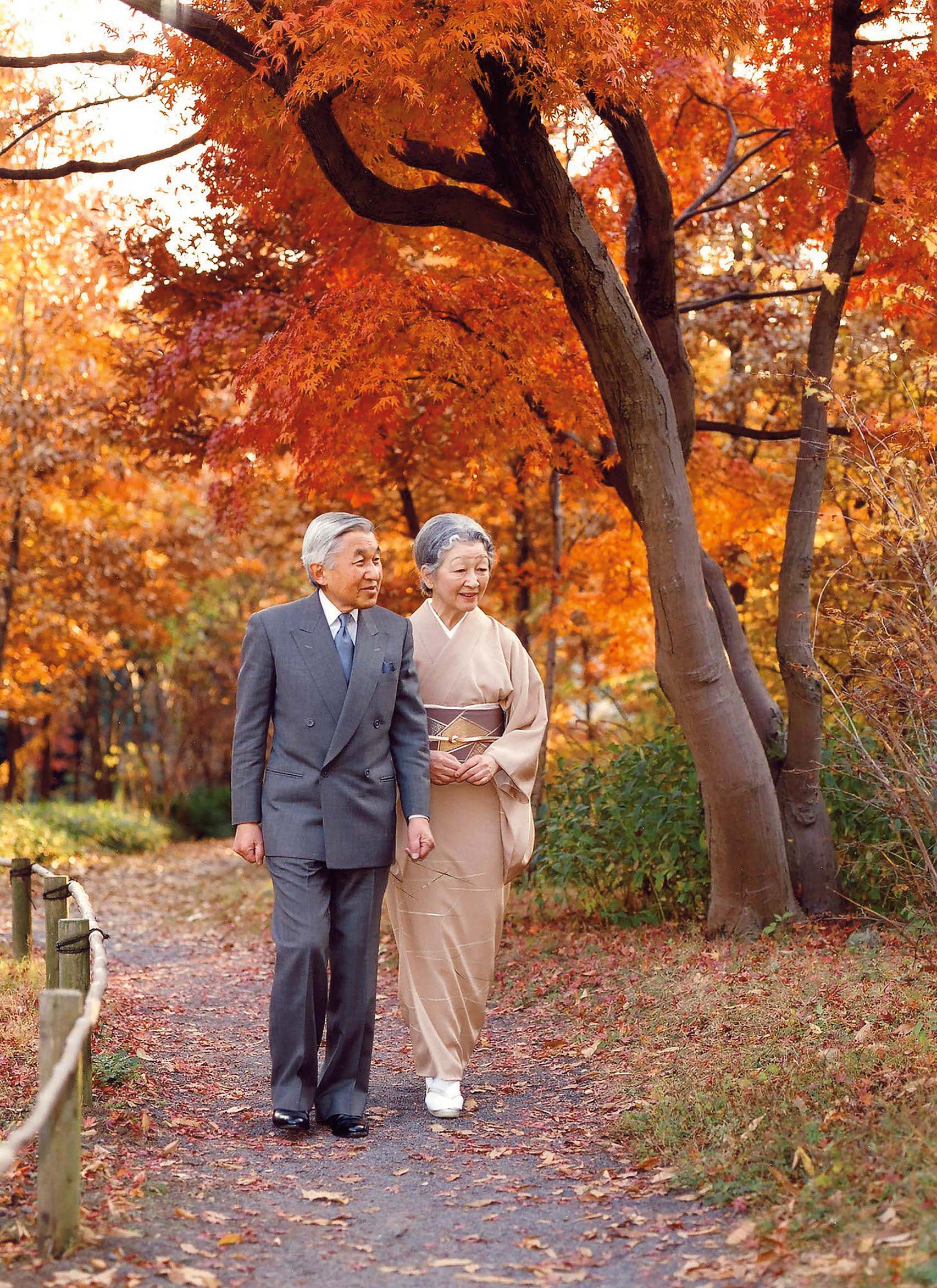 Carski par u vrtu Imperijalne palače u Tokiju