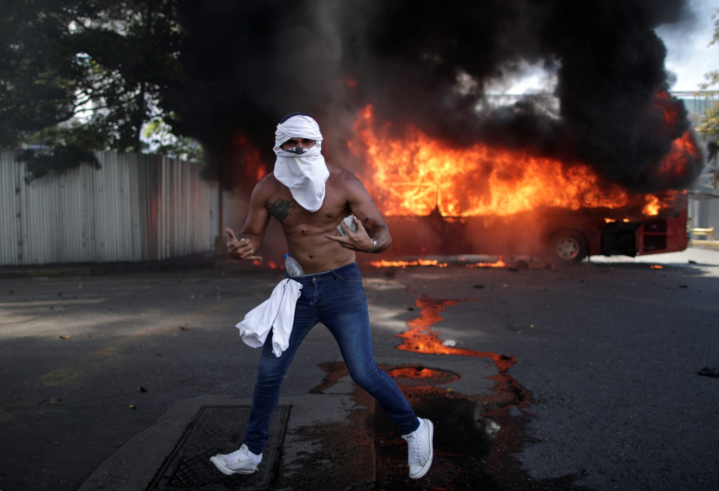 2019-04-30T164119Z_115275129_RC17CD744450_RTRMADP_3_VENEZUELA-POLITICS