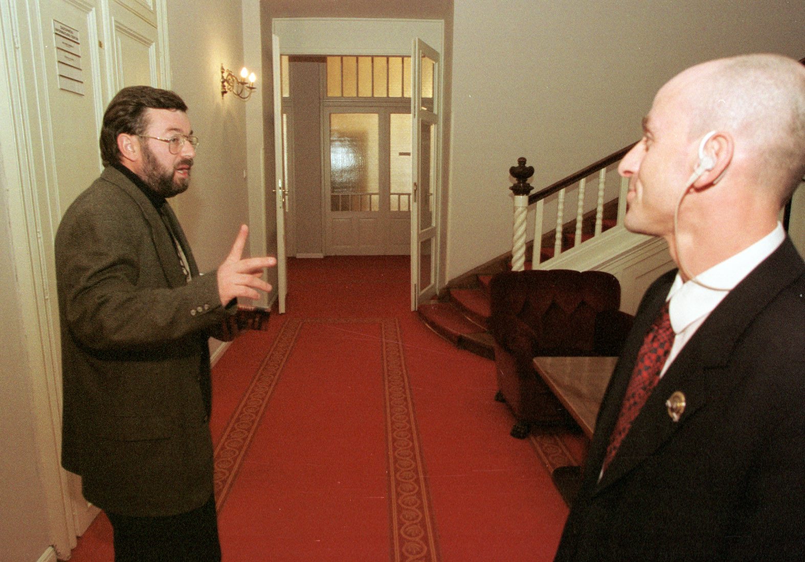 Ivo Lončar s pripadnikom saborskog osiguranja