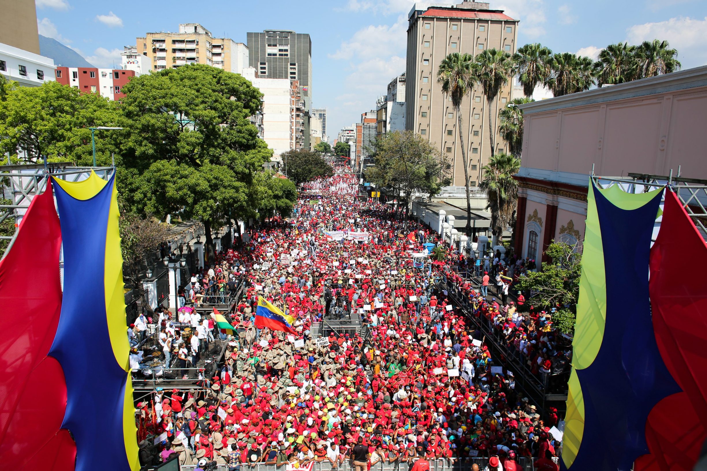 2019-04-06T213228Z_1252191685_RC16C6E60E60_RTRMADP_3_VENEZUELA-POLITICS