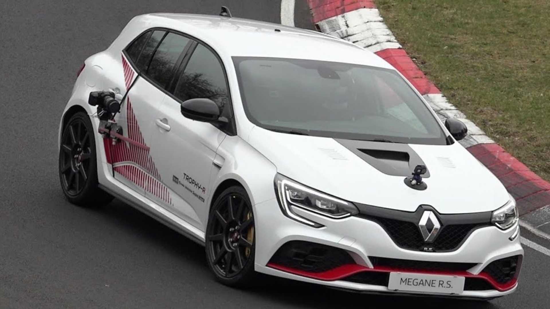 renault-megane-rs-trophy-r-at-the-nurburgring