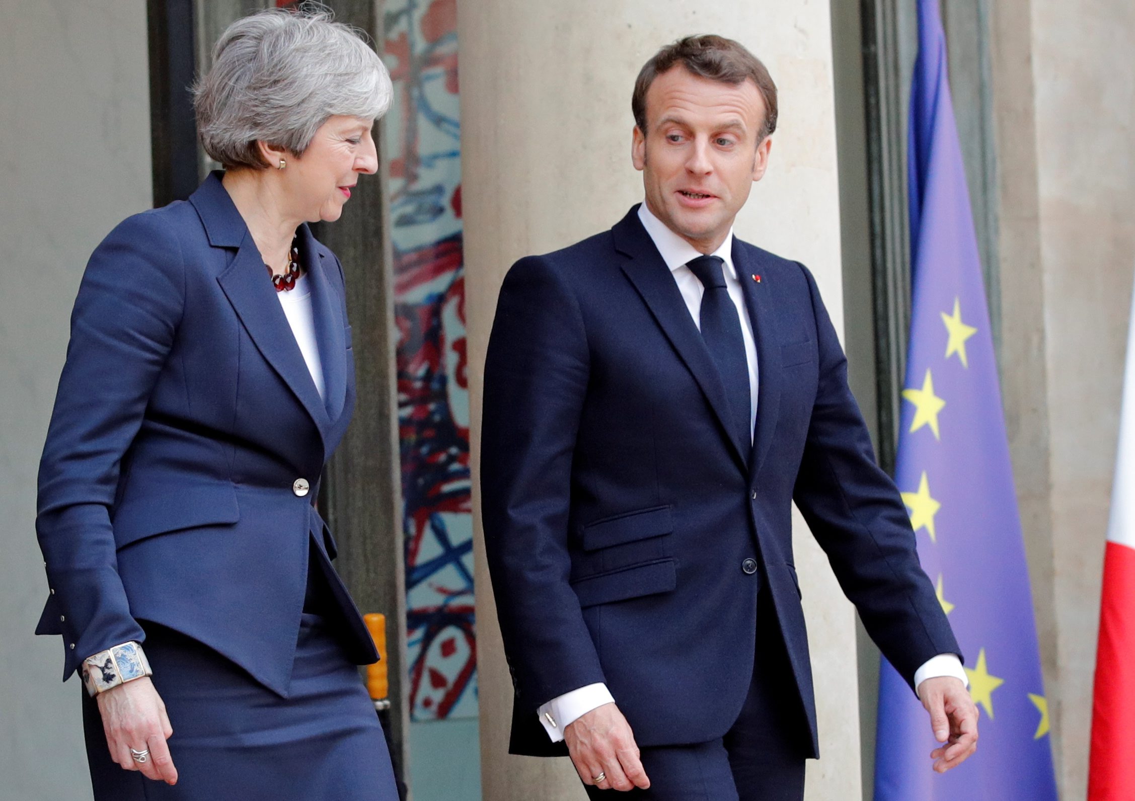 2019-04-09T173056Z_189301429_RC1C2A49F5D0_RTRMADP_3_BRITAIN-EU-MACRON-MAY
