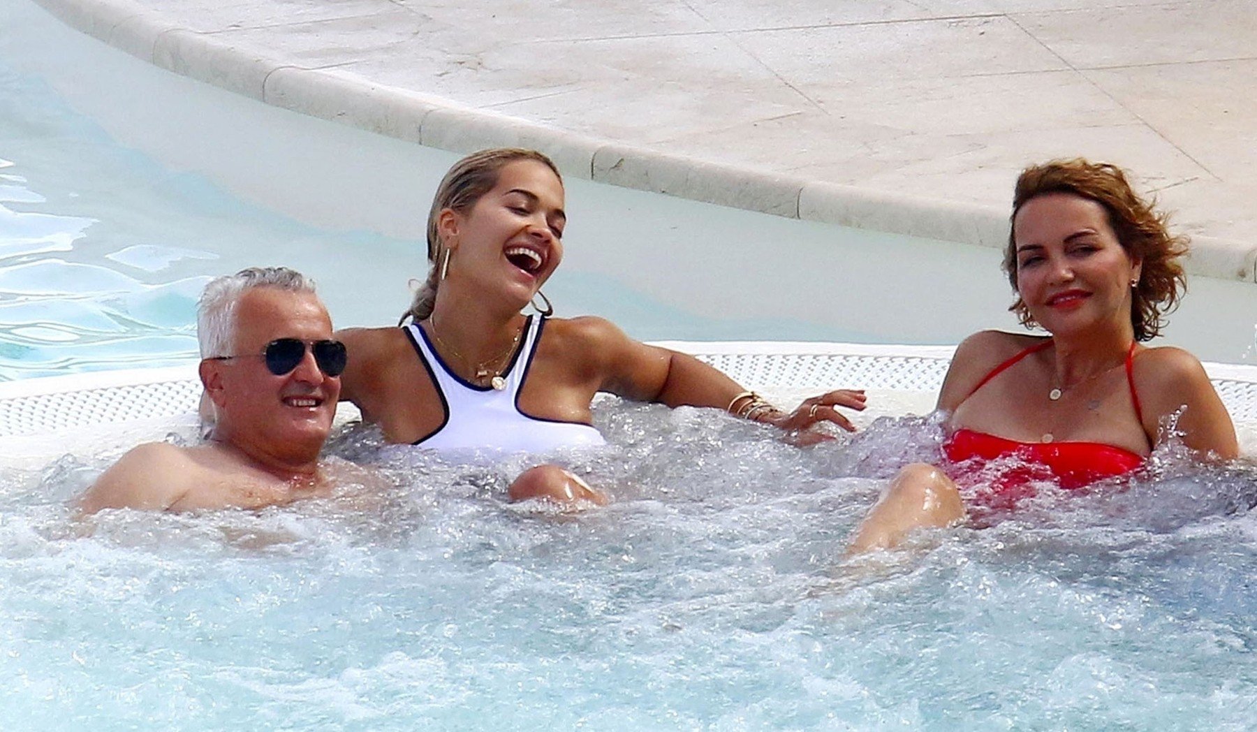 Rita Ora s roditeljima