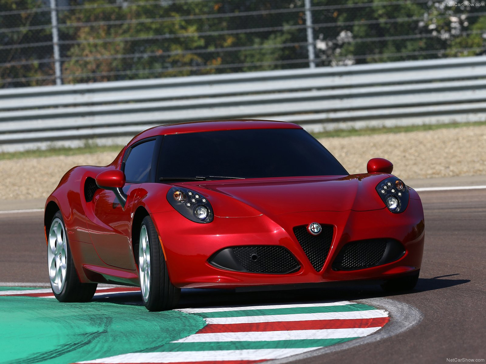 Alfa_Romeo-4C-2014-1600-1a_1