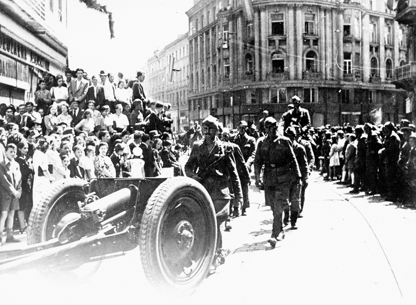 Jedinice Druge armije ulaze u Zagreb 8. svibnja 1945. godine