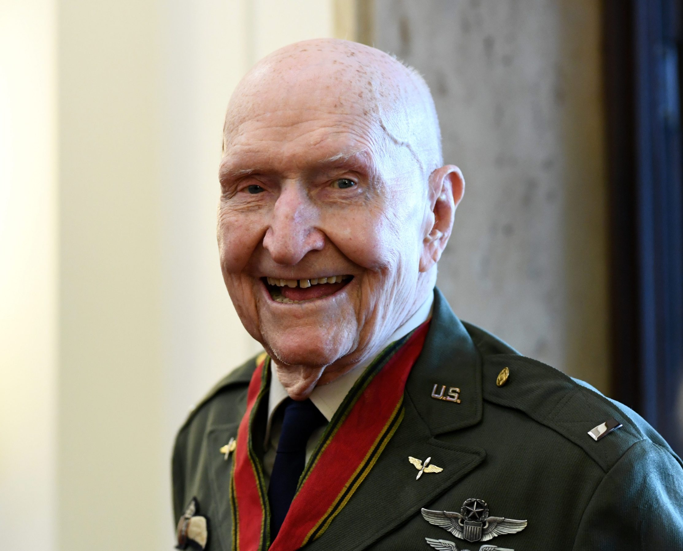 2019-05-10T152302Z_1740601062_RC17A3B93A60_RTRMADP_3_GERMANY-BERLIN-AIR-BRIDGE