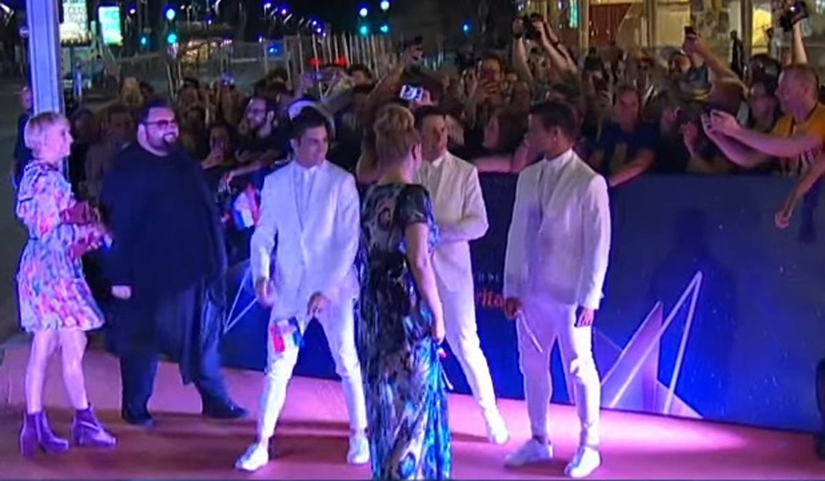 Roko Blažević na Orange carpetu u Tel Avivu, u društvu Jacquesa Houdeka i plesača Diega i Endija