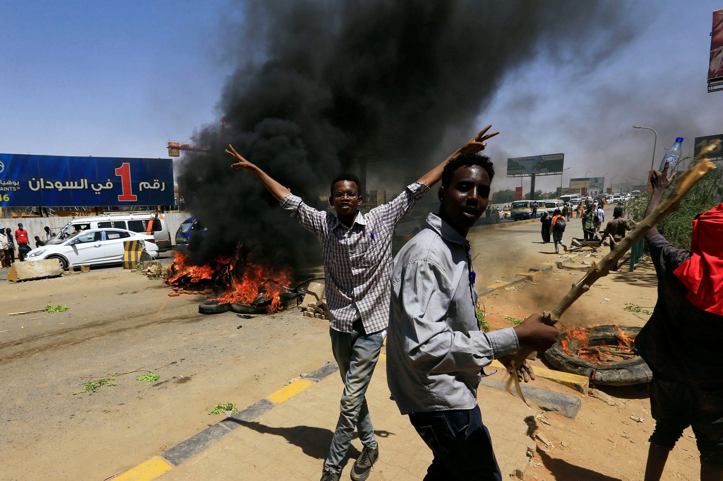 2019-05-13T150721Z_176415388_RC1865FF7DE0_RTRMADP_3_SUDAN-PROTESTS