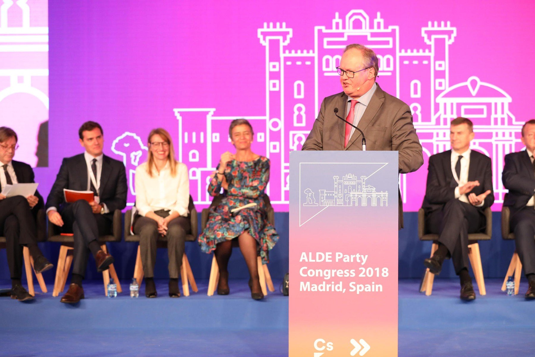 Hans van Baalen (za govornicom)