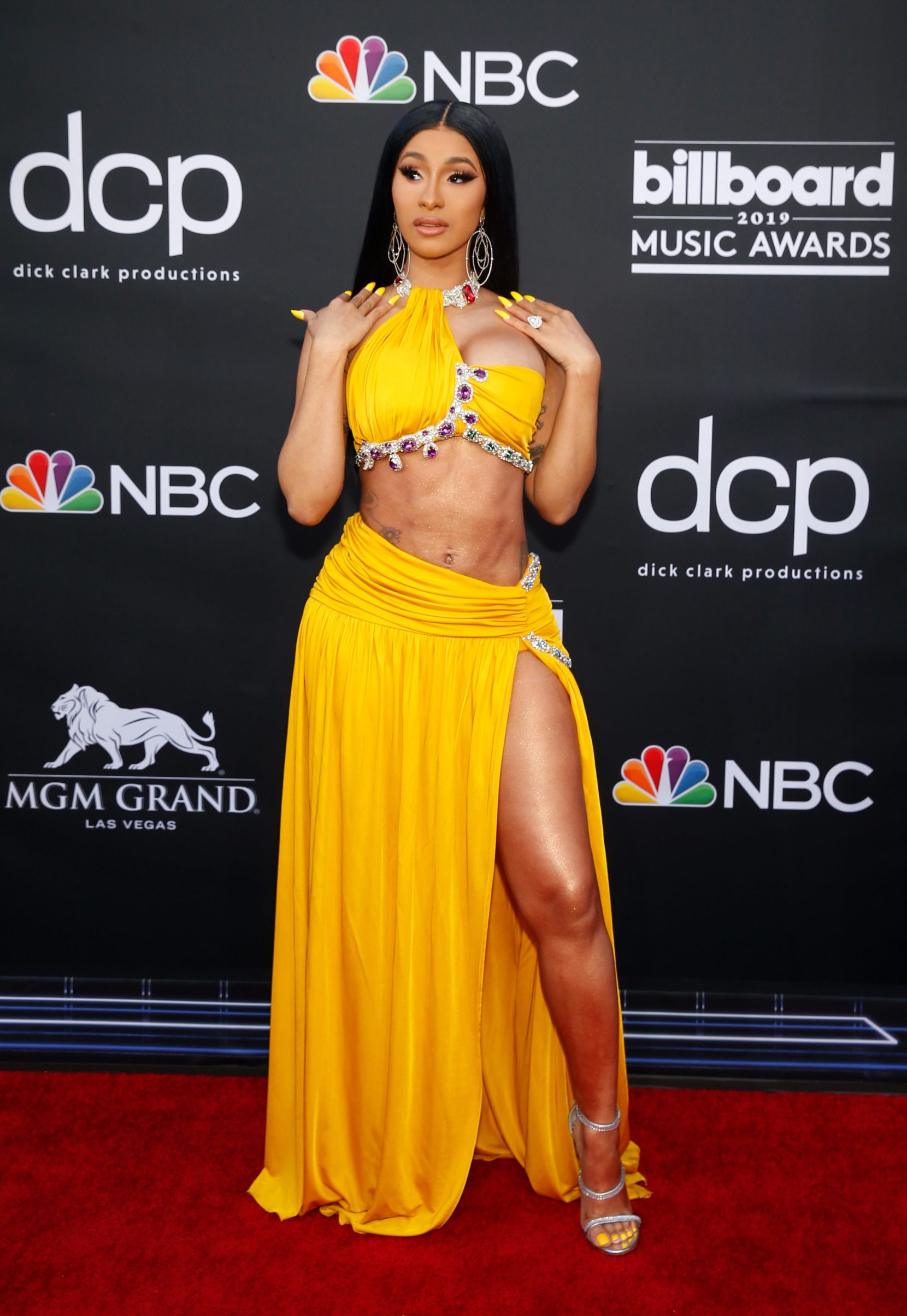 2019-05-02T002016Z_749583604_HP1EF5200XSJG_RTRMADP_3_AWARDS-BILLBOARDS