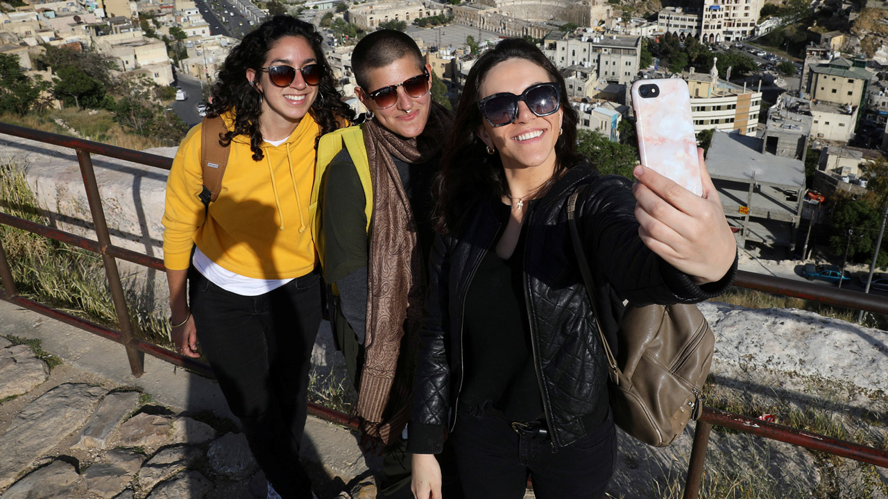 Turisti se fotografiraju u Amanu u Jordanu