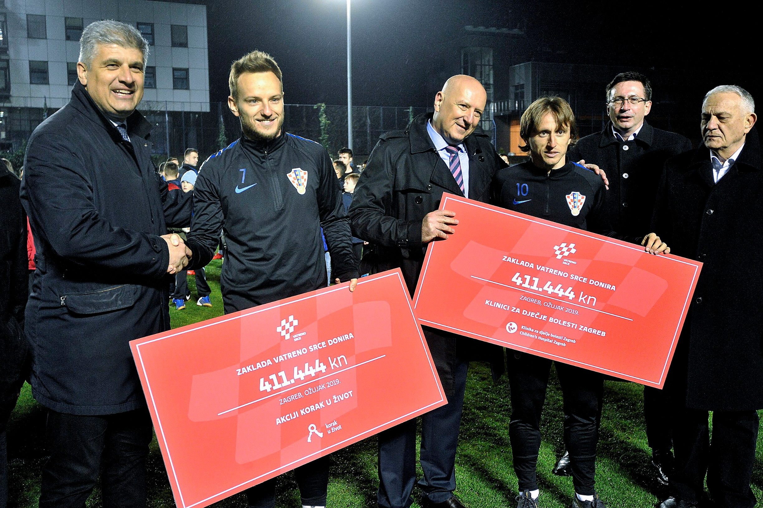Još u ožujku donaciju Zaklade Vatreno srce Klinici za dječje bolesti Zagreb uručili su Luka Modrić i Ivan Rakitić.
