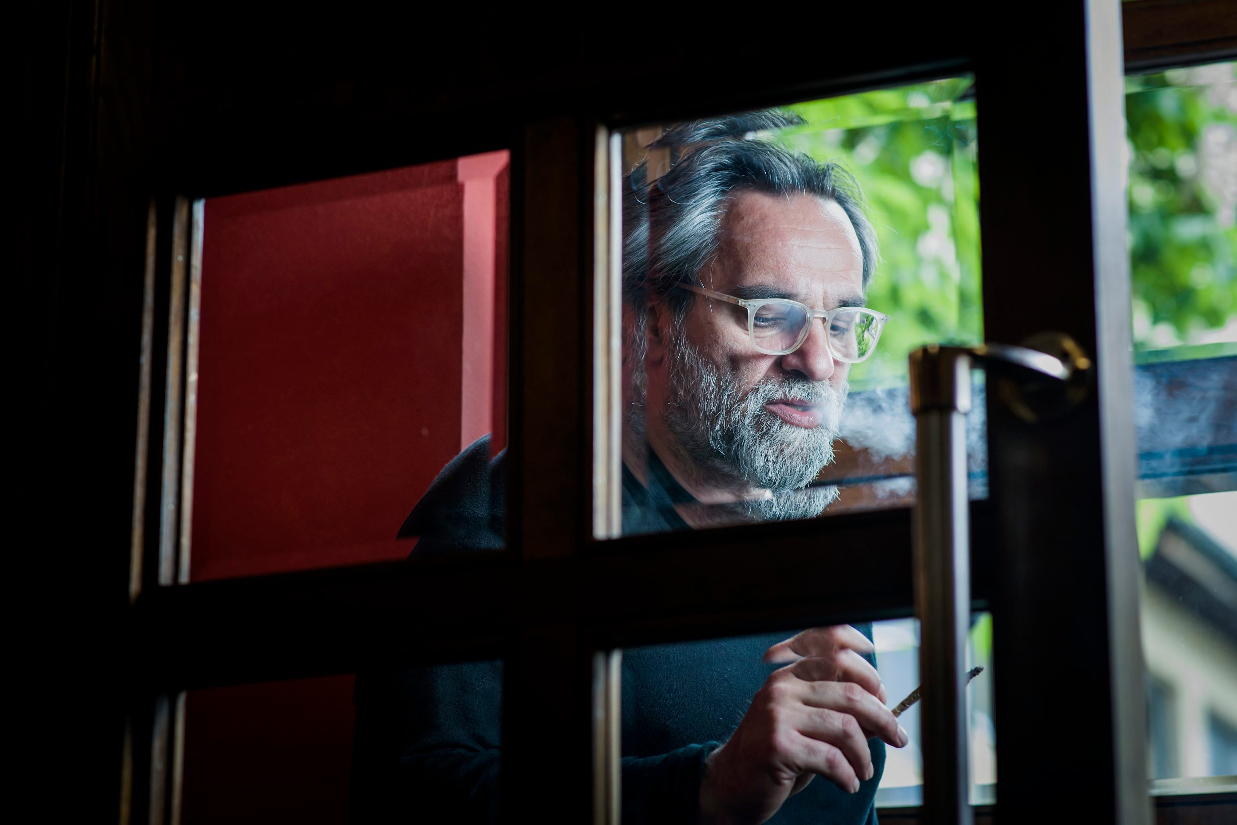 “Jedna od prednosti ove predstave je da se u njoj može čuti autentičan zagrebački sleng”, kaže Šovagović koji je dramski tekst “Cigla” napisao prije više od 20 godina, a sada se prvi put postavlja u Zagrebu, nakon splitske praizvedbe 1998. godine