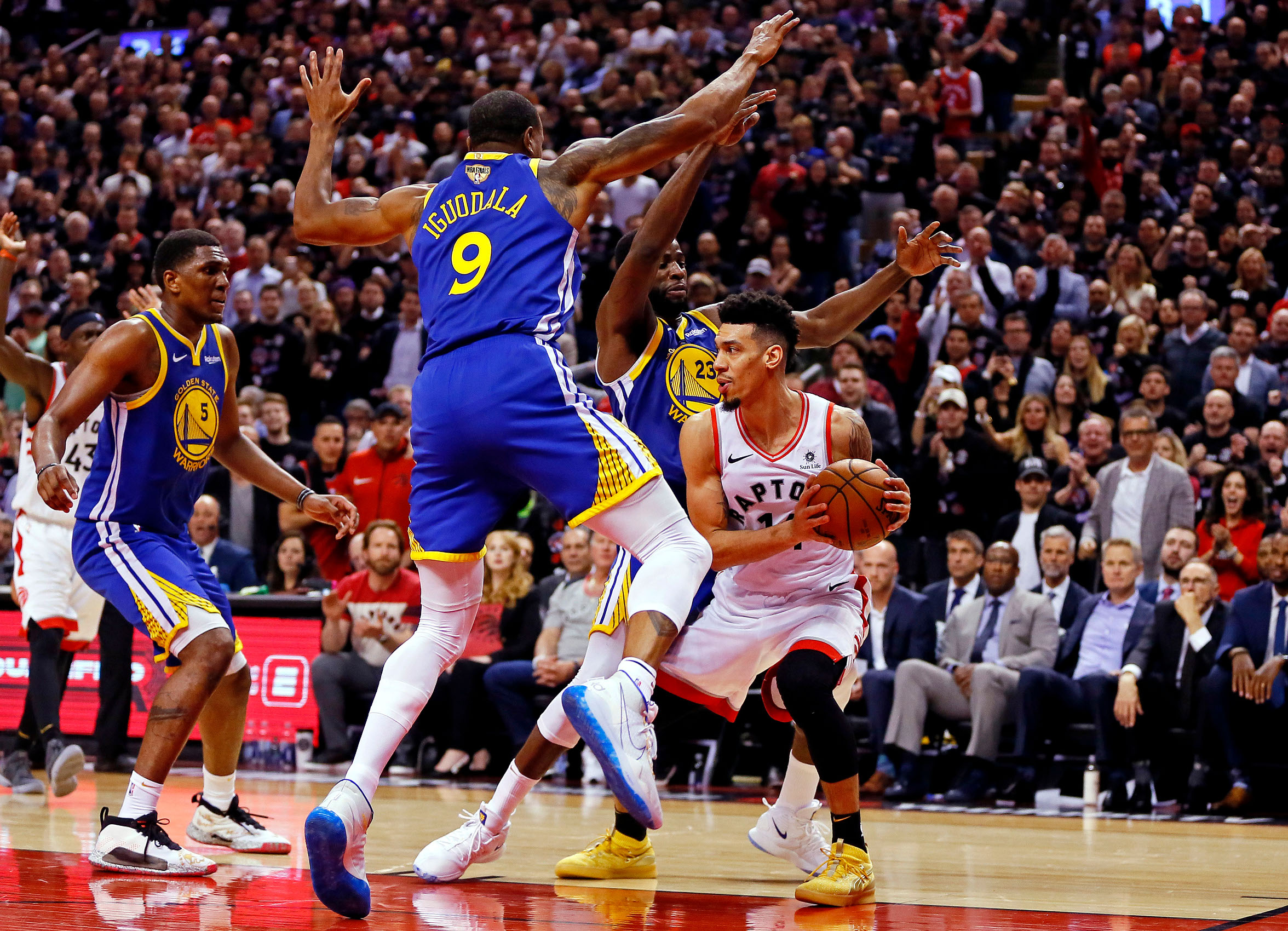 2019-05-31T033052Z_1646033429_NOCID_RTRMADP_3_NBA-FINALS-GOLDEN-STATE-WARRIORS-AT-TORONTO-RAPTORS