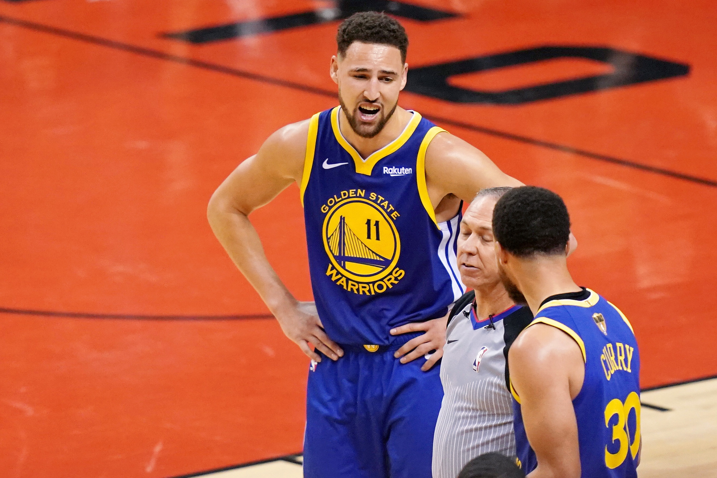 2019-05-31T035058Z_1284673368_NOCID_RTRMADP_3_NBA-FINALS-GOLDEN-STATE-WARRIORS-AT-TORONTO-RAPTORS