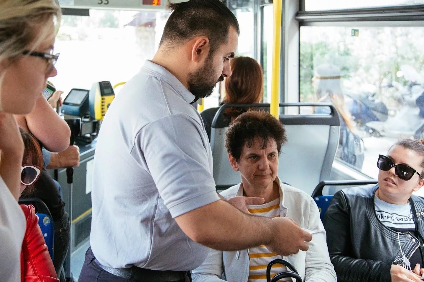 Zaštitar kao kontrolor karata