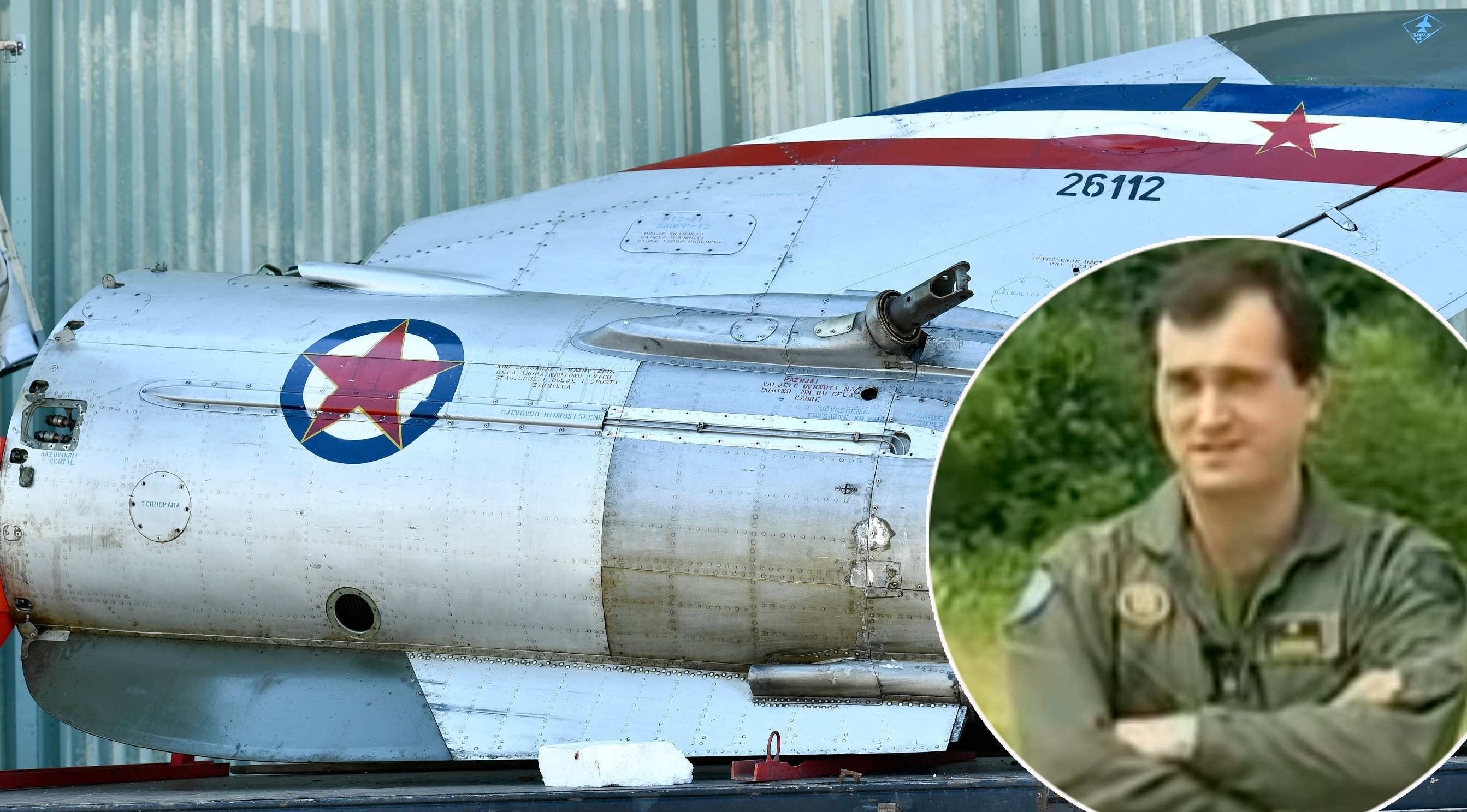 Rudolf Peresin (u krugu); MiG 21 kojim je 1991. godine iz Bihaća preletio u Klagenfurt