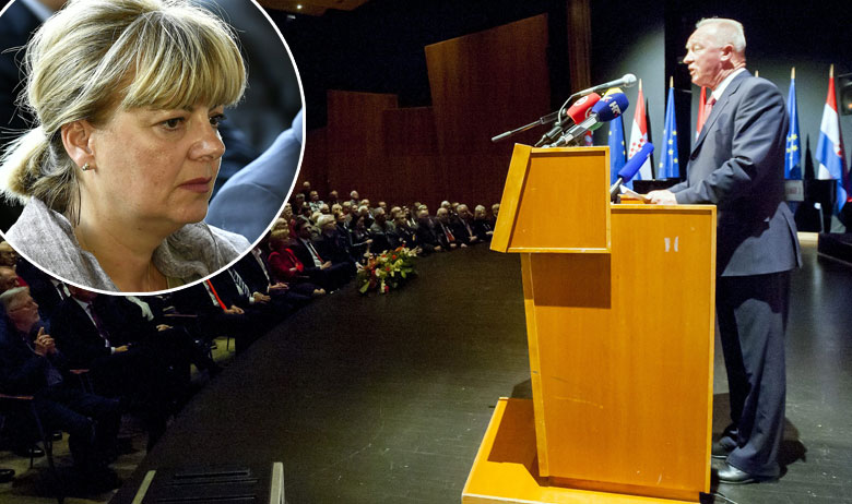 U krugu: Mirjana Hrga; za govornicom: Franjo Habulin