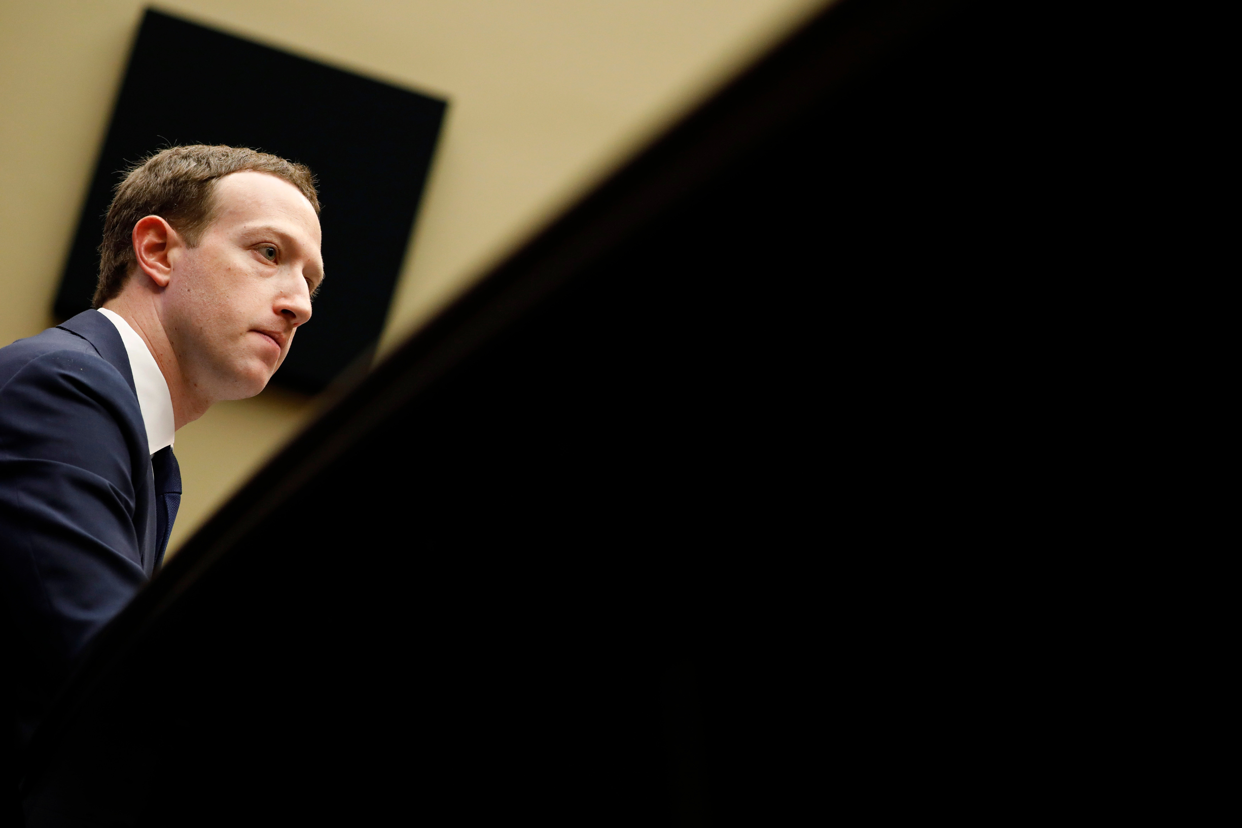 Mark Zuckerberg tijekom svjedočenja pred Odborom za energetiku i trgovinu Predstavničkog doma Kongresa Sjedinjenih Američkih Država koje se održalo u travnju prošle godine