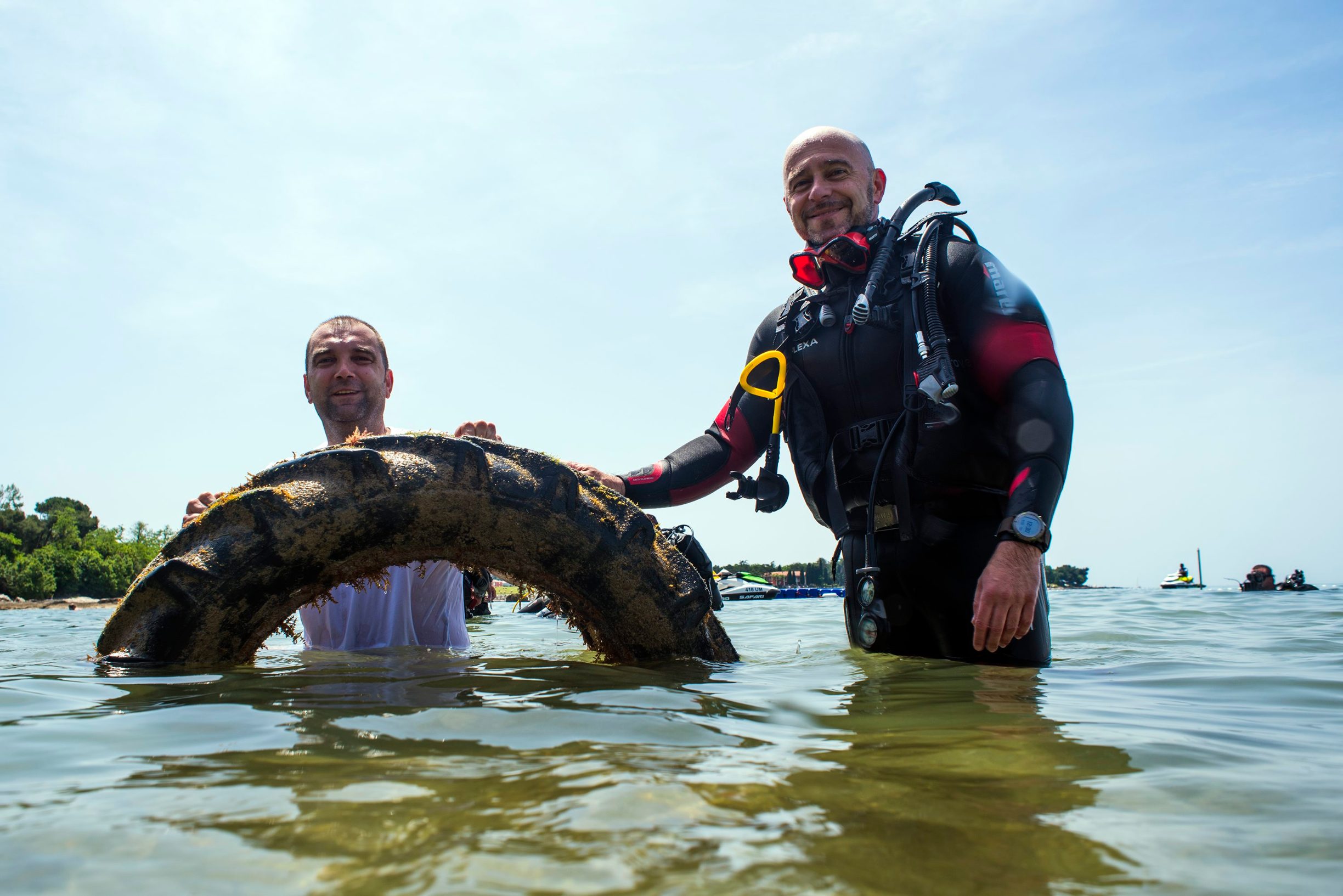 Više od dvjesto ronioca iz Hrvatske i Slovenije očistilo je podmorje na pet lokacija u Savudrijskoj vali