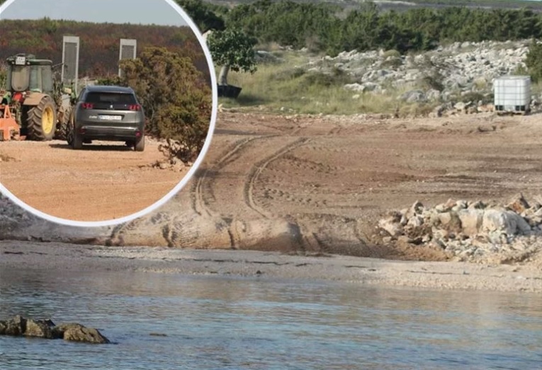 Morska uvala Paladinka na Pagu