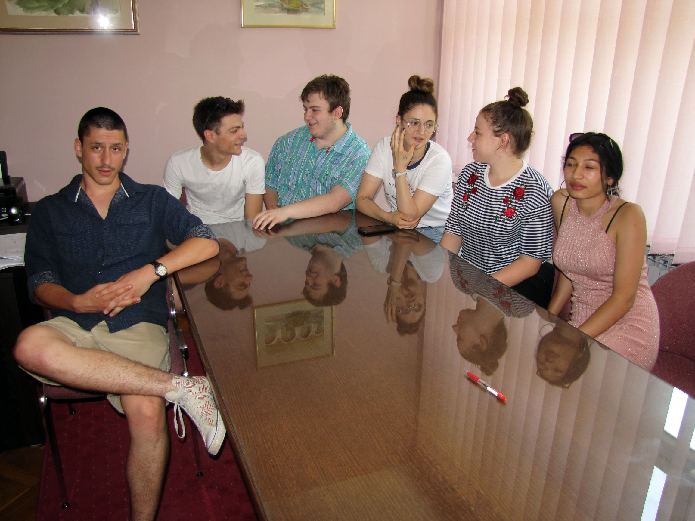 Učenici 3. razreda Ekonomske škole Sisak: Moreno Pavlek, Karlo Domitrović, Luka Ostić, Ella Bevanda, Patricija Benčić i Viktorija Nikolić.