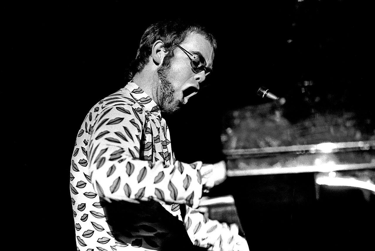 1280px-Elton_John_Hamburg_1972_1603720004