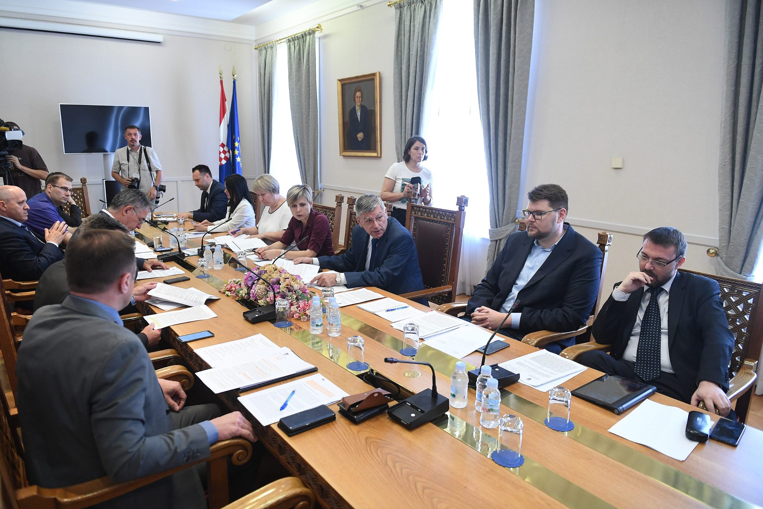 Odbor za Ustav, Poslovnik i politički sustav