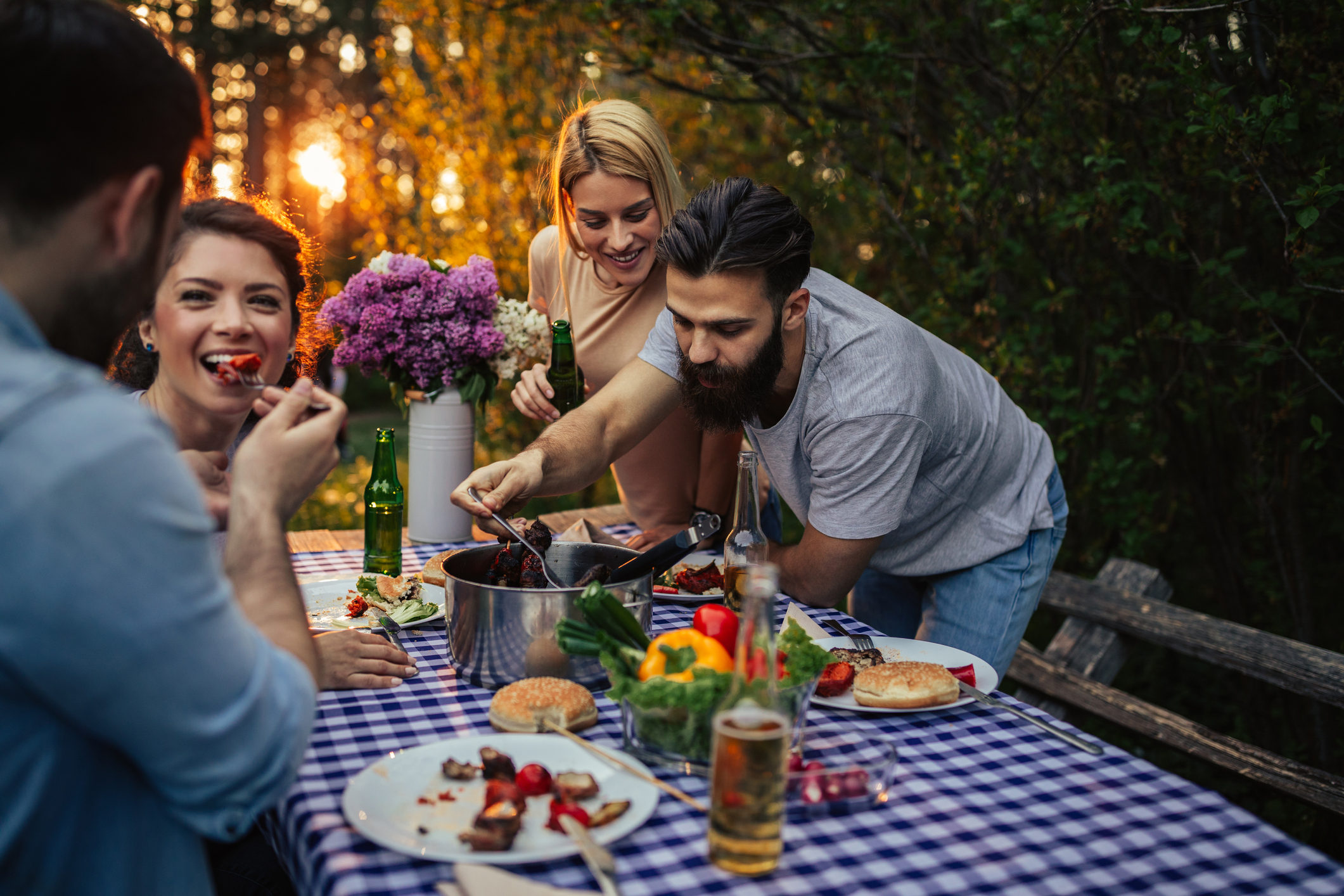 Razvoj i trajanje bolesti te intenzitet simptoma mogu biti različiti, ovisno o tome koja je bakterija uzročnik.