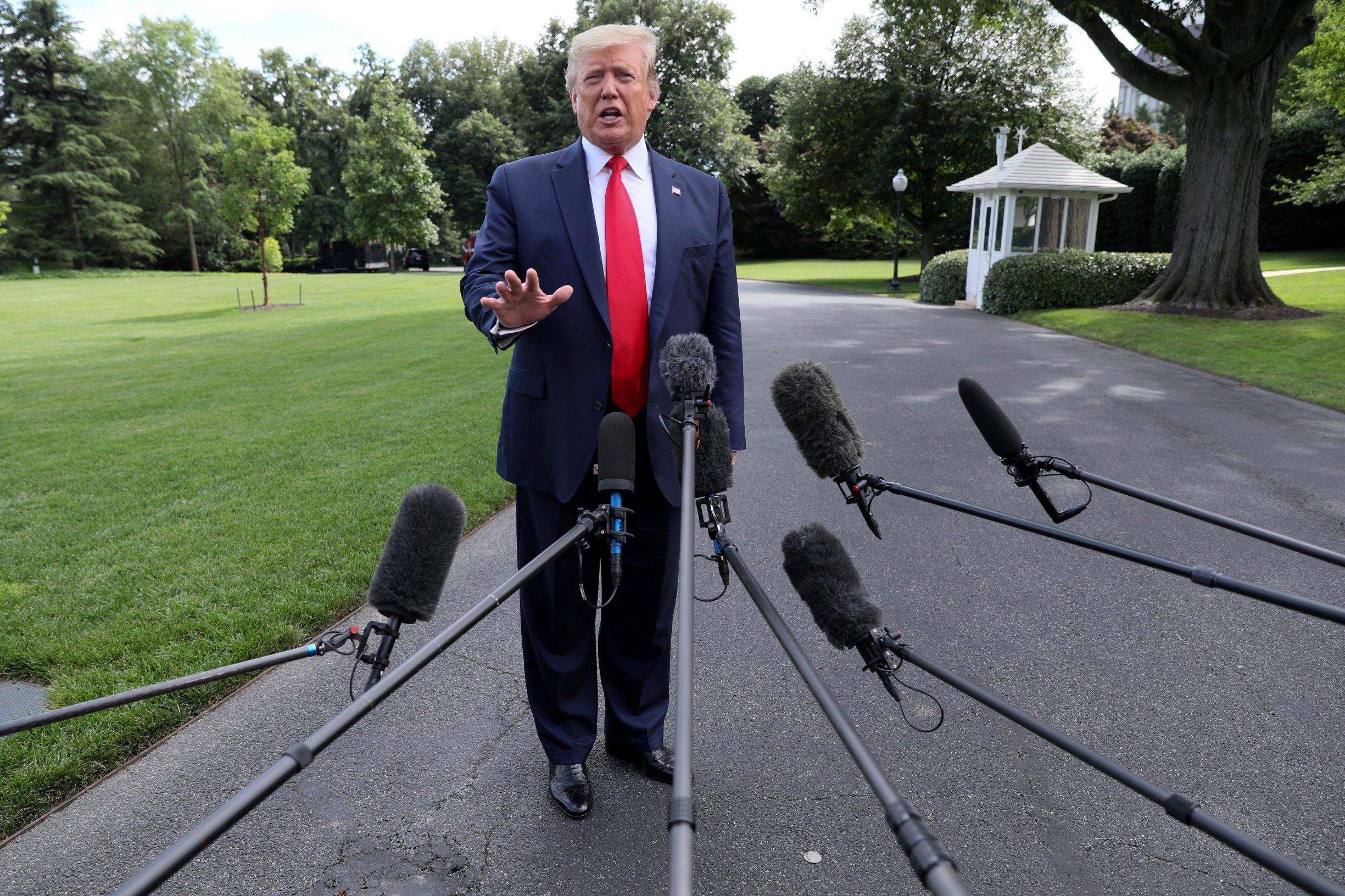 2019-06-18T204510Z_833847365_RC1FDB692B40_RTRMADP_3_USA-TRUMP