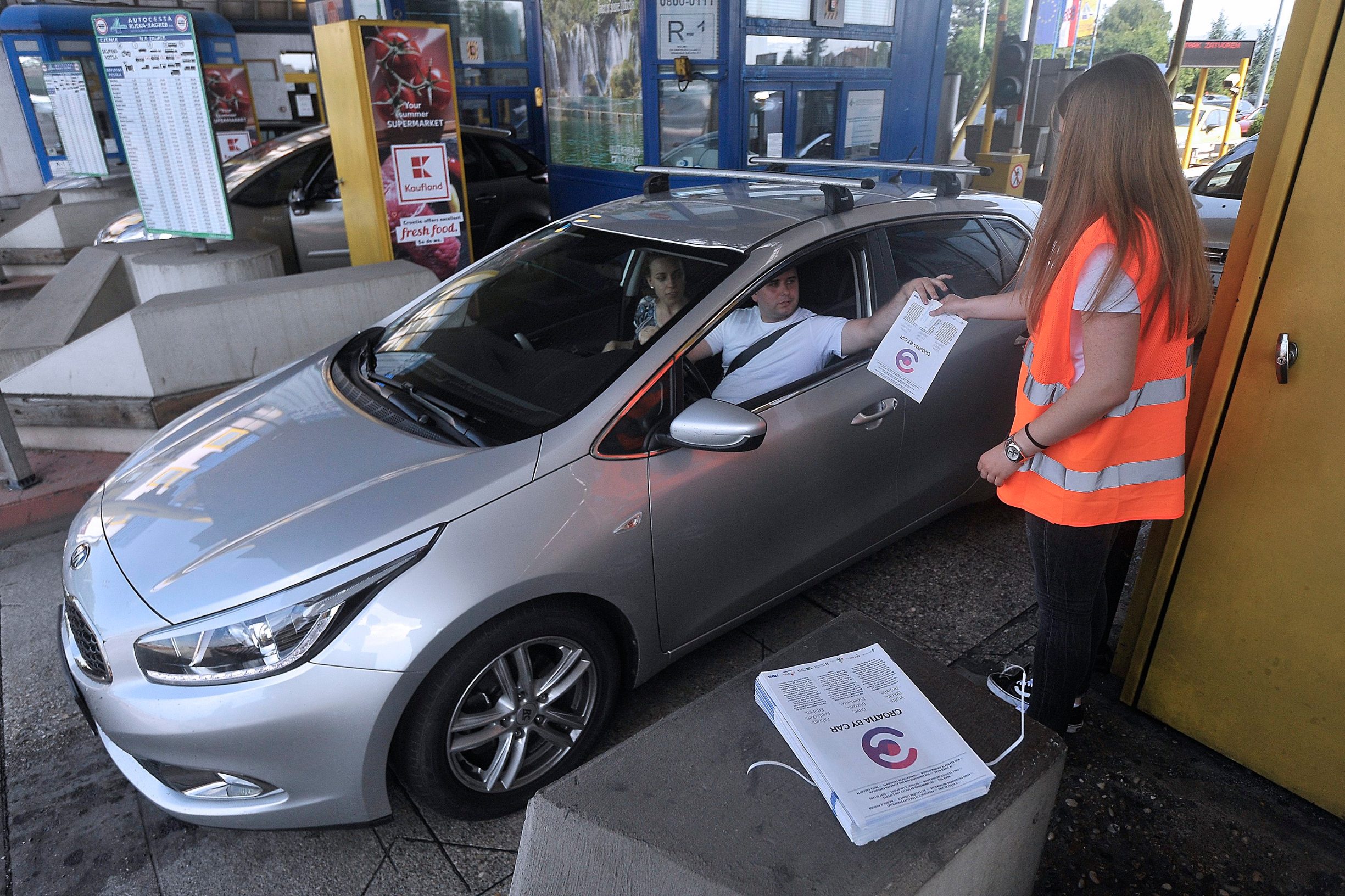 Dijeljenje letaka za besplatnu aplikaciju Hanza Medie 'Croatia by car'