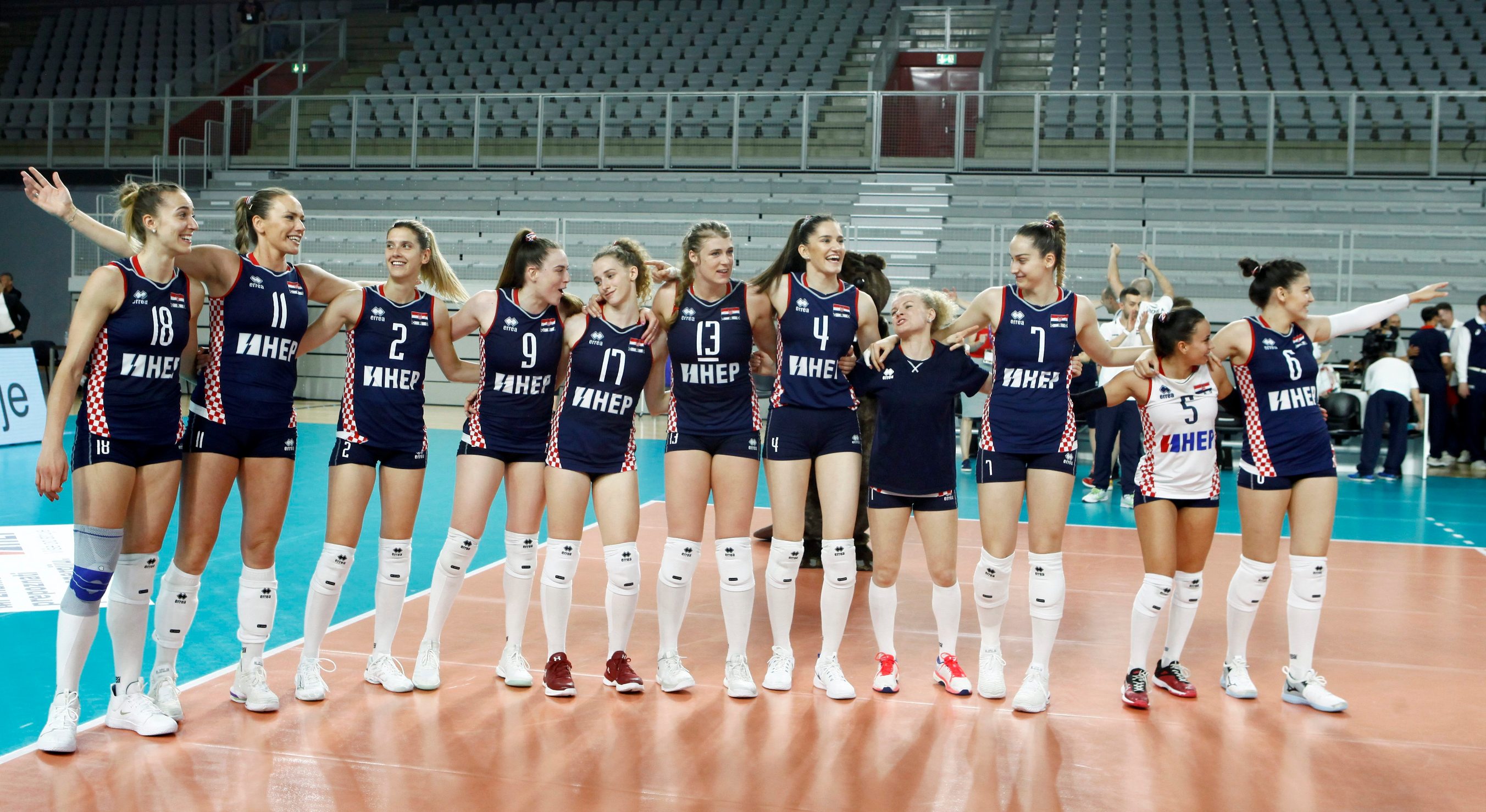 Slavlje odbojkašica nakon ulaska u finale