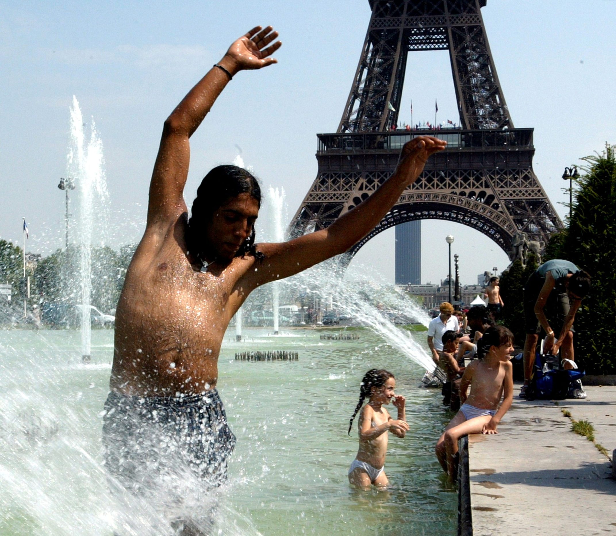 2019-06-24T120419Z_1657224351_RC1249995150_RTRMADP_3_FRANCE-WEATHER