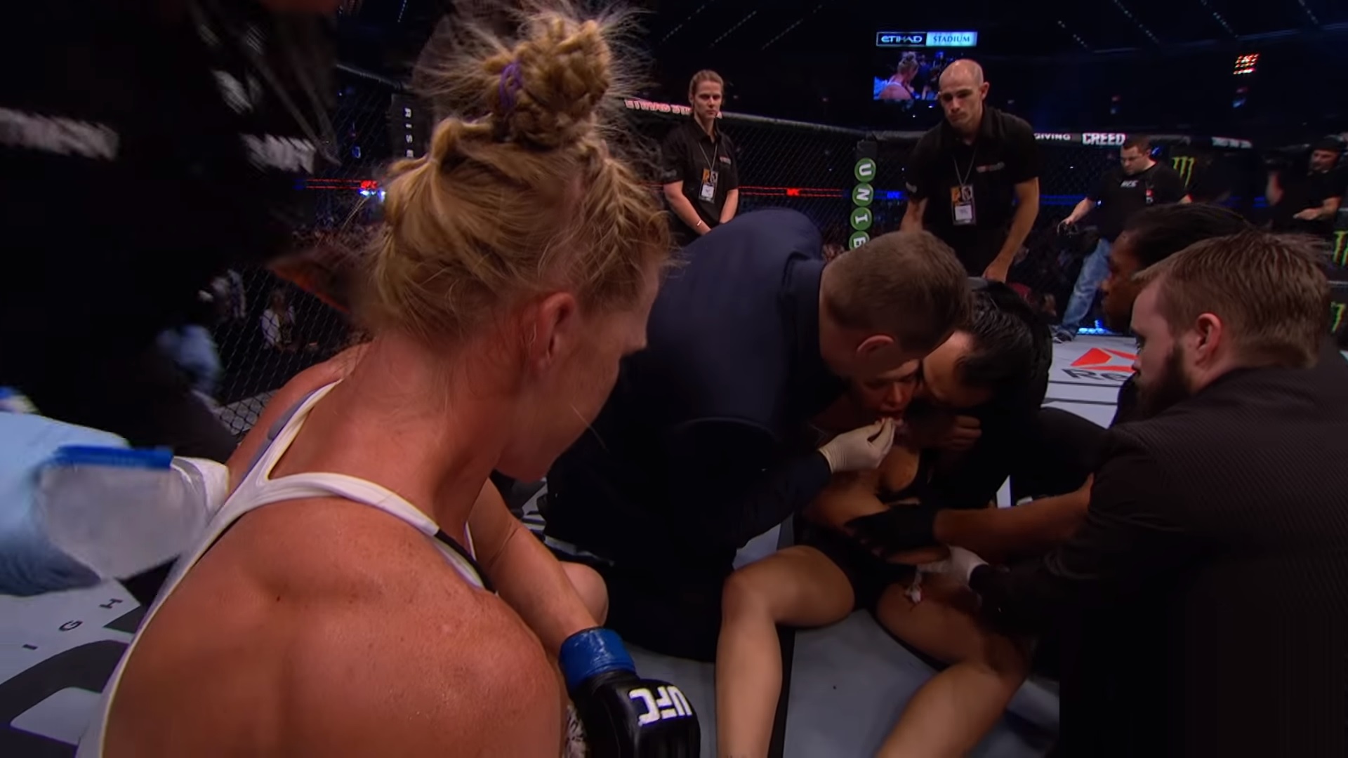 Holly Holm i Ronda Rousey