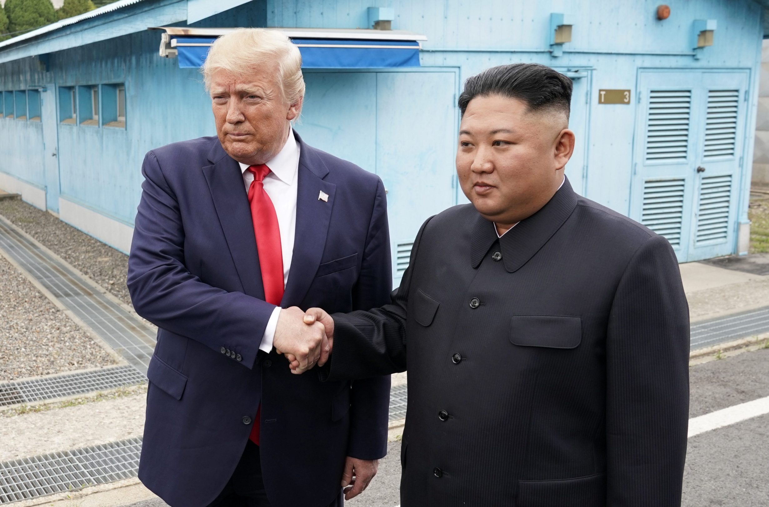 2019-06-30T065858Z_1733095682_RC1AC6CC9190_RTRMADP_3_NORTHKOREA-USA-SOUTHKOREA