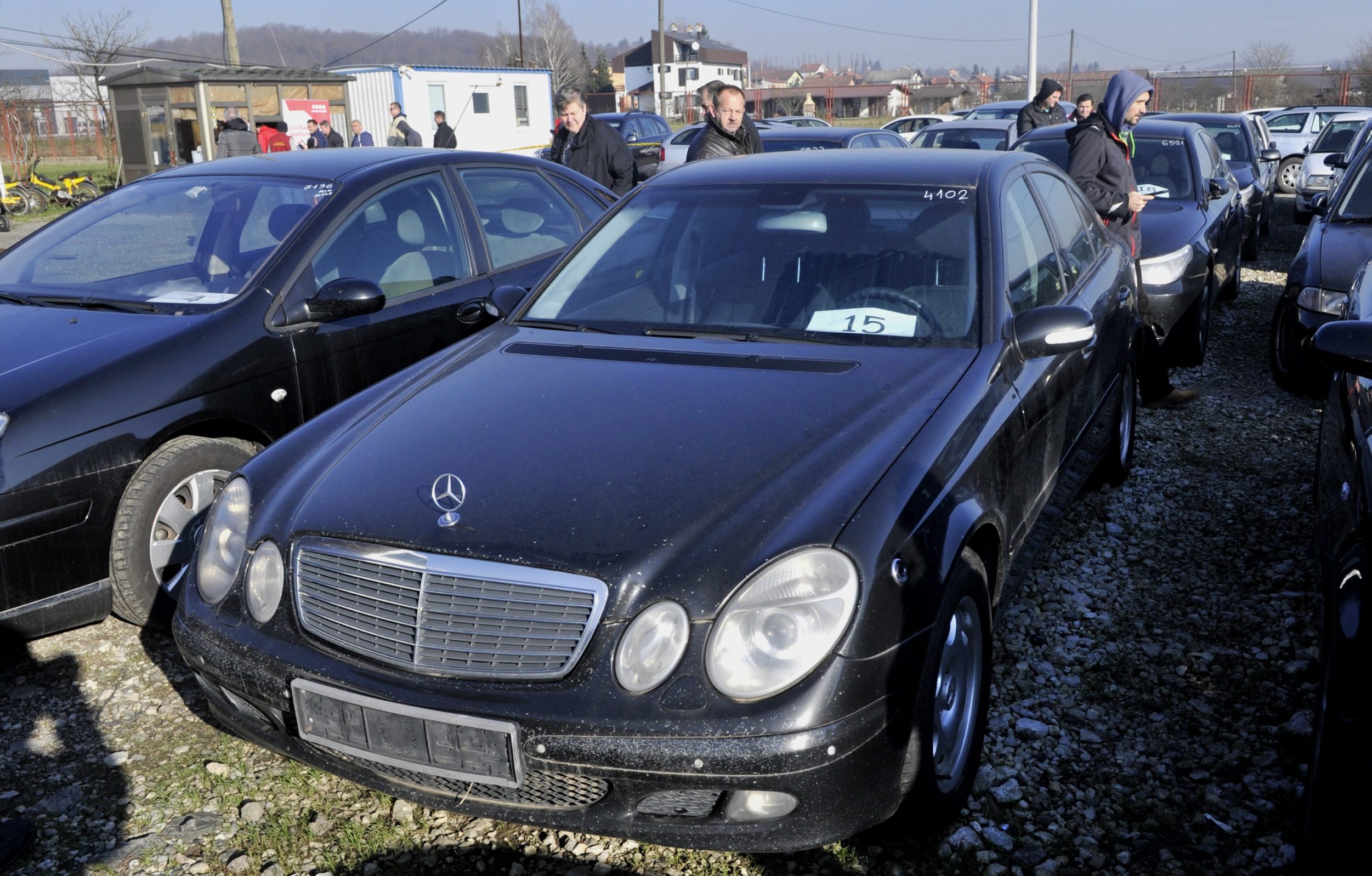 aukcija_automobili21-121214