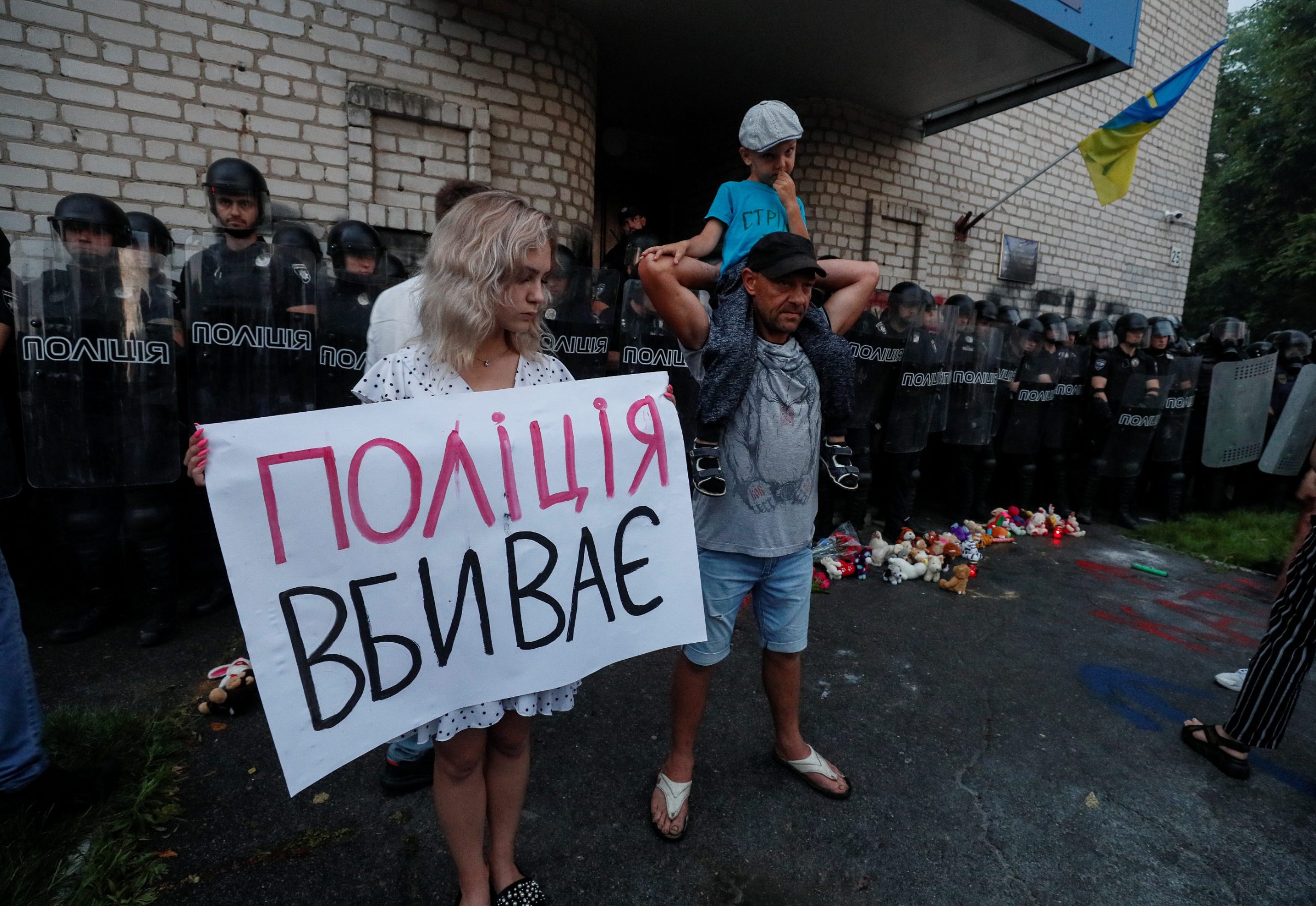 2019-06-04T192231Z_641237448_RC136A385C90_RTRMADP_3_UKRAINE-POLICE-SHOOTING