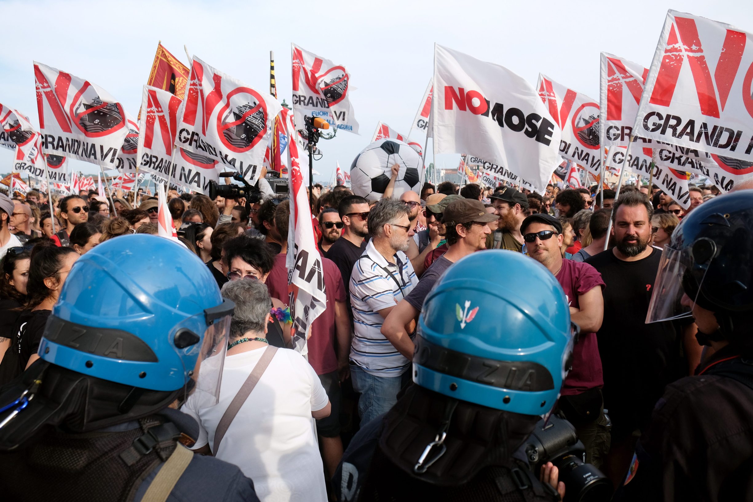 Prosvjed u Veneciji protiv kruzera