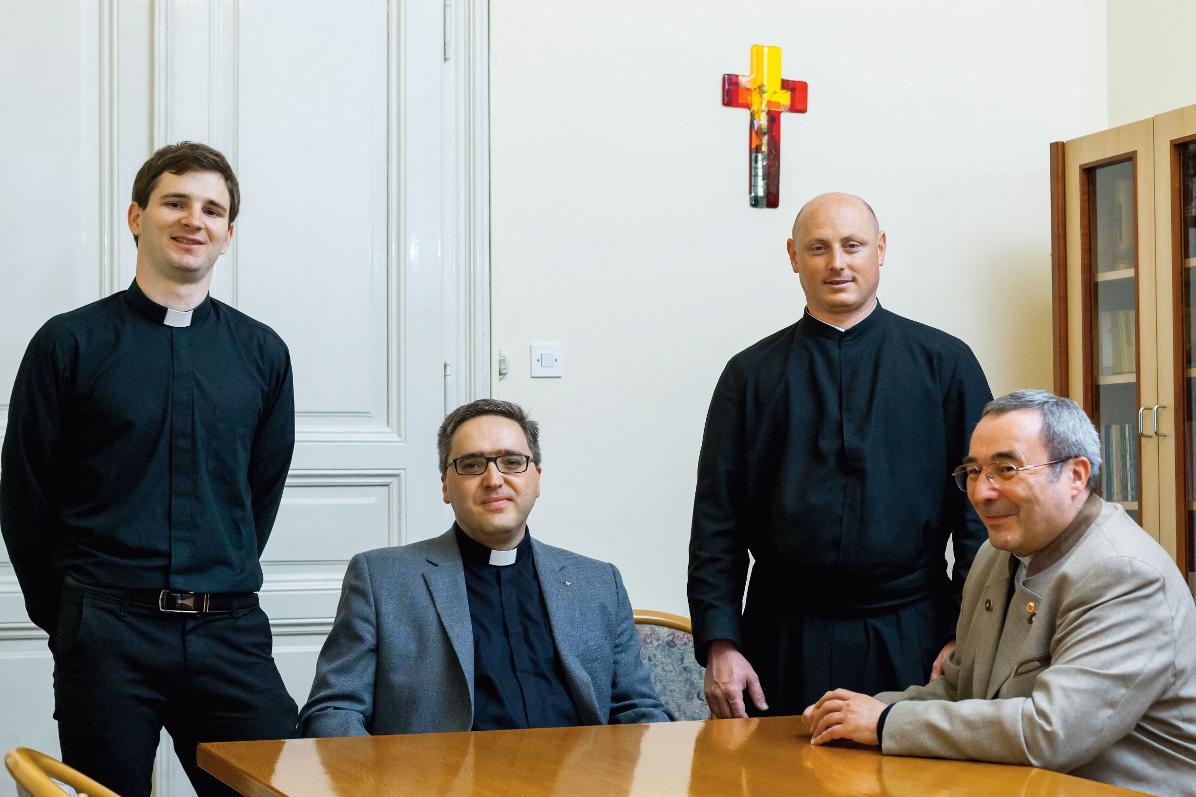 Pater Stjepan Guzanović, pomoćnik glavnog urednika Glasnika Srca Marijina i Isusova, pater Dalibor Renić, provincijal Hrvatske provincije Družbe Isusove, pater 
Tomislav Rukavina, novi duhovnik Studentskoga katoličkog centra, pater Ivo Mijić, poglavar zajednice i župnik župe Presvetoga Srca Isusova