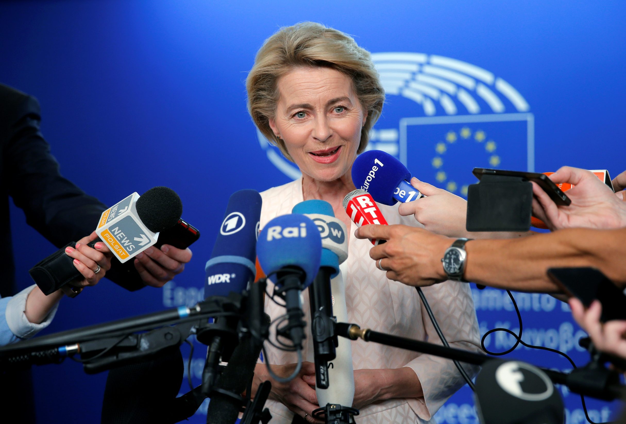 Njemačka ministrica obrane Ursula von der Leyen neumorno obilazi sve predstavnike stranačkih grupacija pokušavajući osigurati njihovu potporu na glasanju sljedeći tjedan