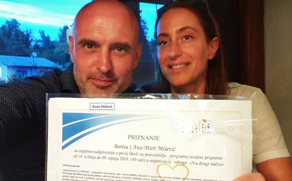 Boris Mišević i supruga Ana-Mari lani su se pohvalili kako su dobili Priznanje u prvoj Školi za posvojitelje.