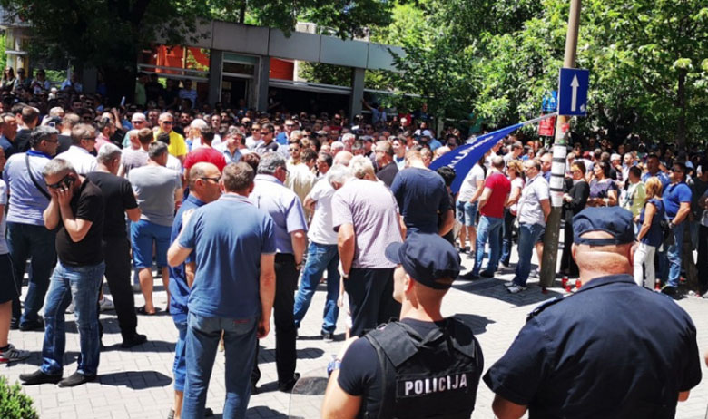 Prosvjed ispred središta HDZ-a