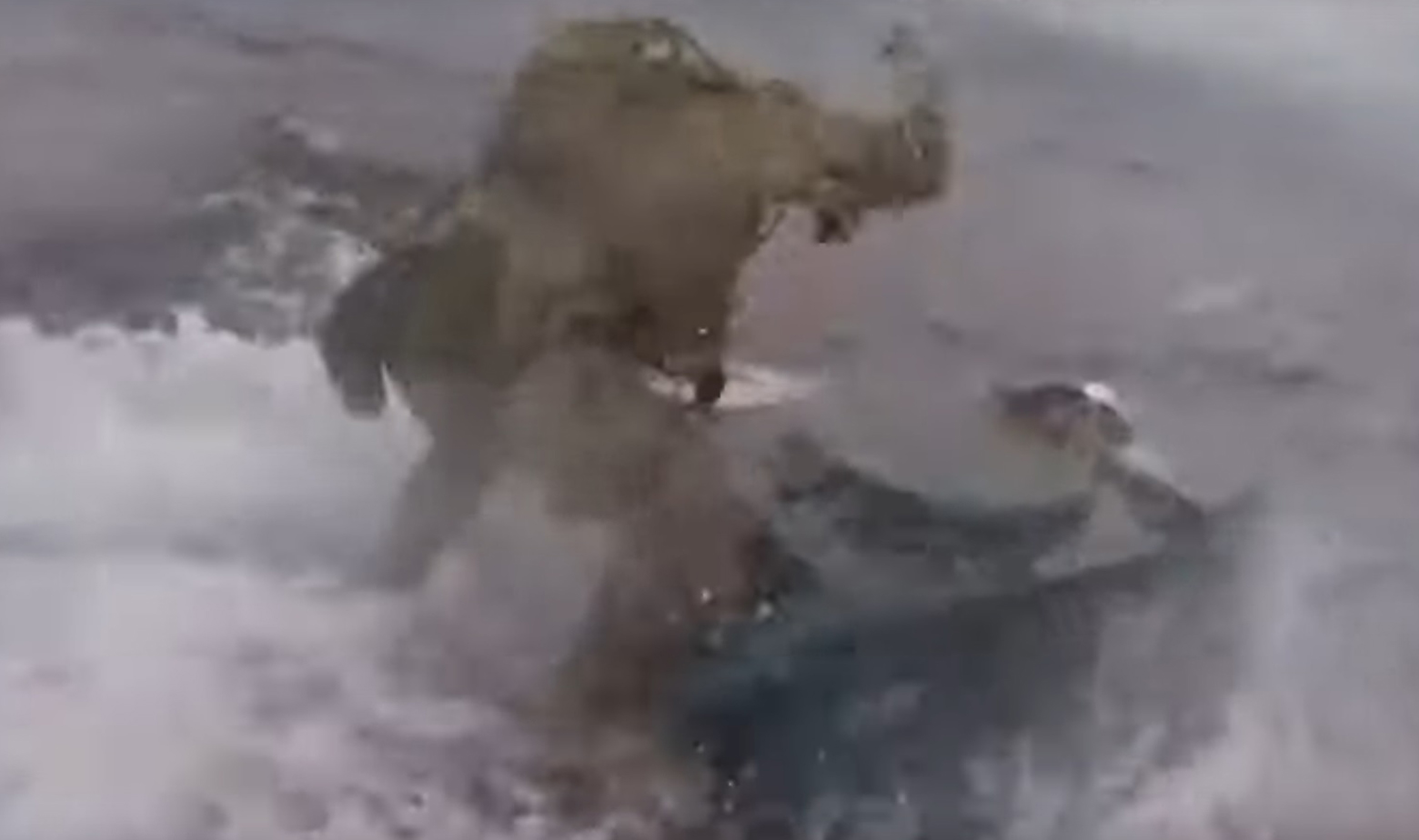 Pripadnik Obalne straže SAD-a na narko podmornici