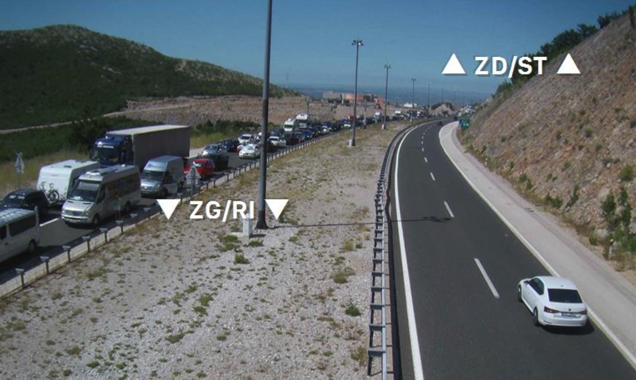 Kolona u smjeru Zagreba nakon prometne nesreće u tunelu Sveti Rok