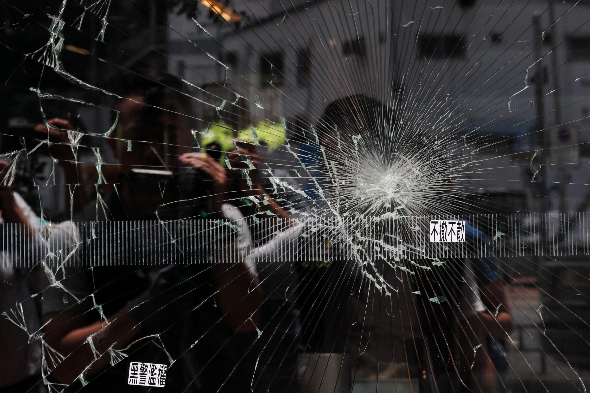 2019-07-02T040405Z_795963538_RC1D2643DC50_RTRMADP_3_HONGKONG-EXTRADITION